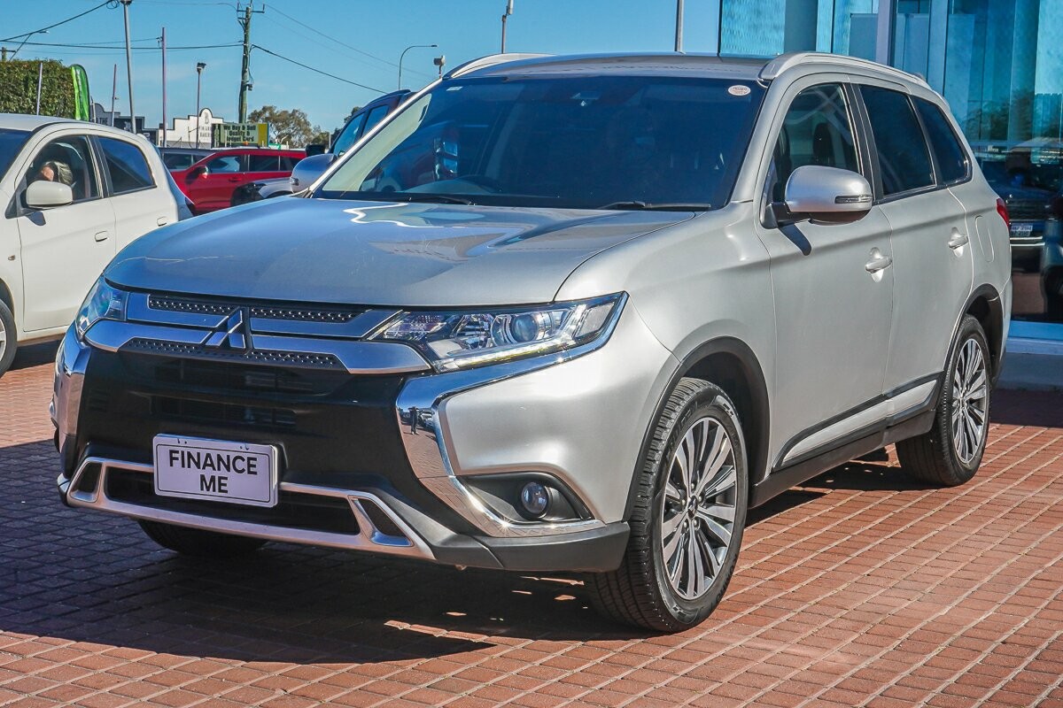 Mitsubishi Outlander image 4