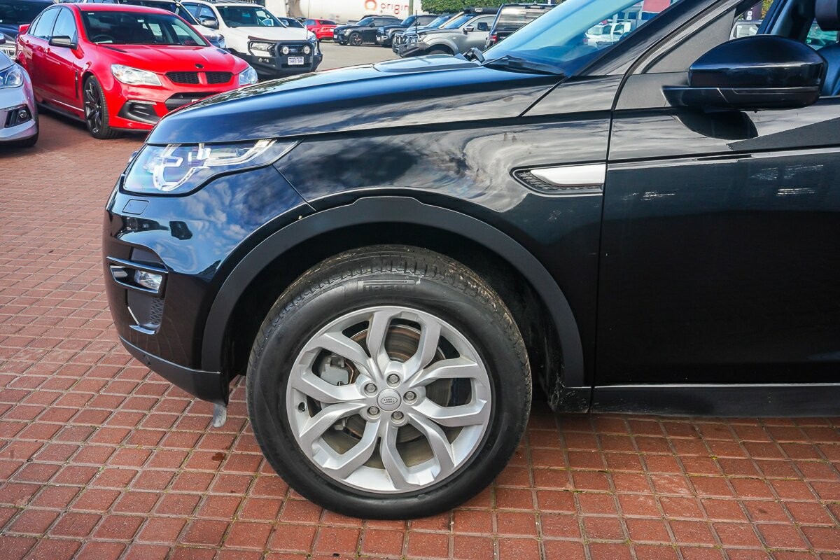 Land Rover Discovery Sport image 2