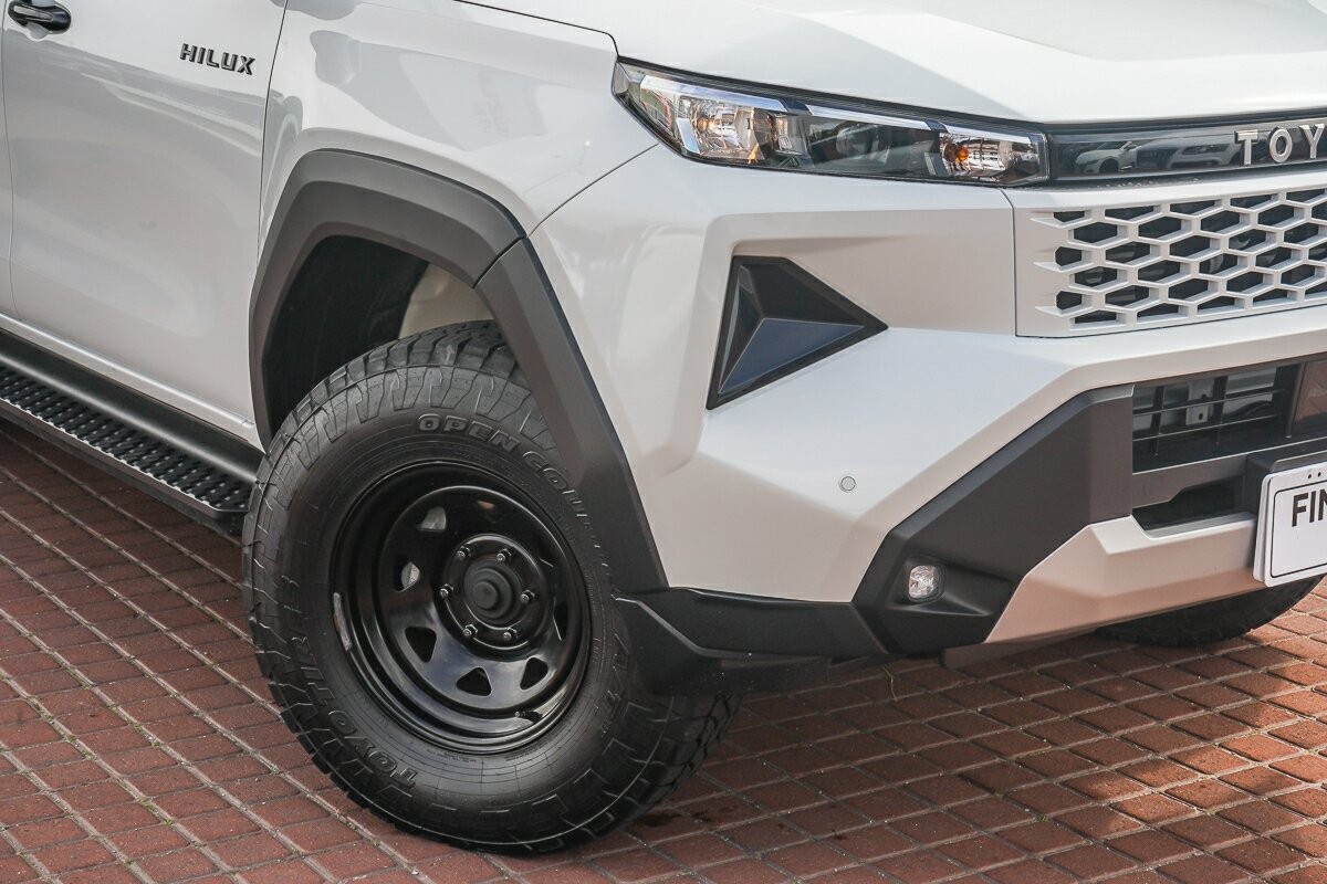 Toyota Hilux image 2