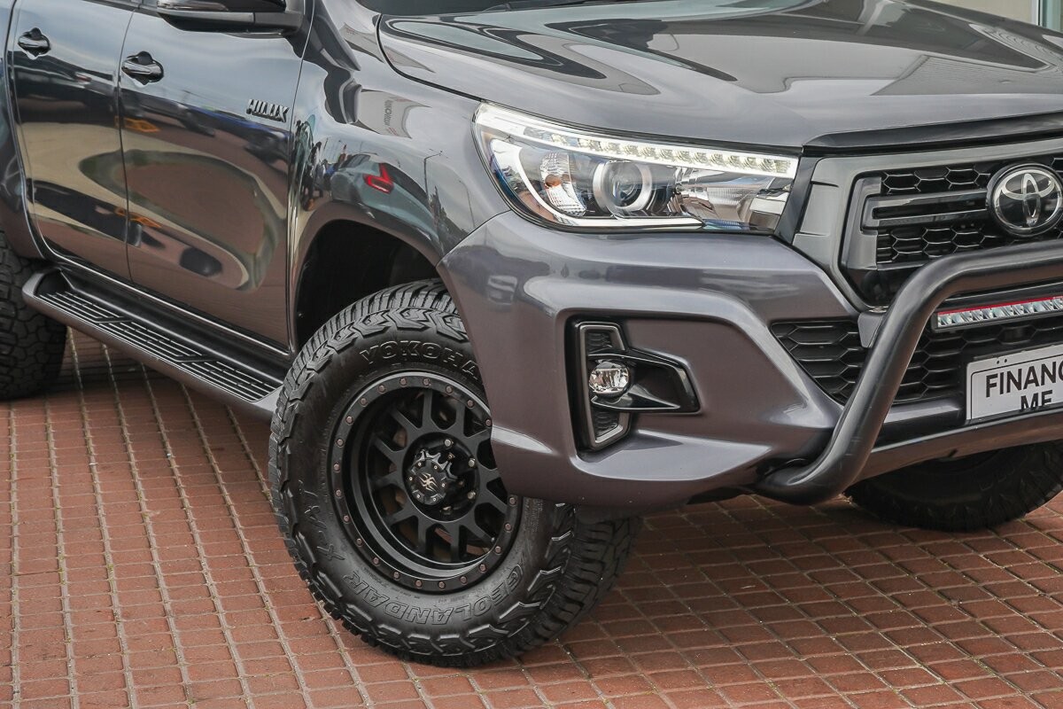 Toyota Hilux image 2