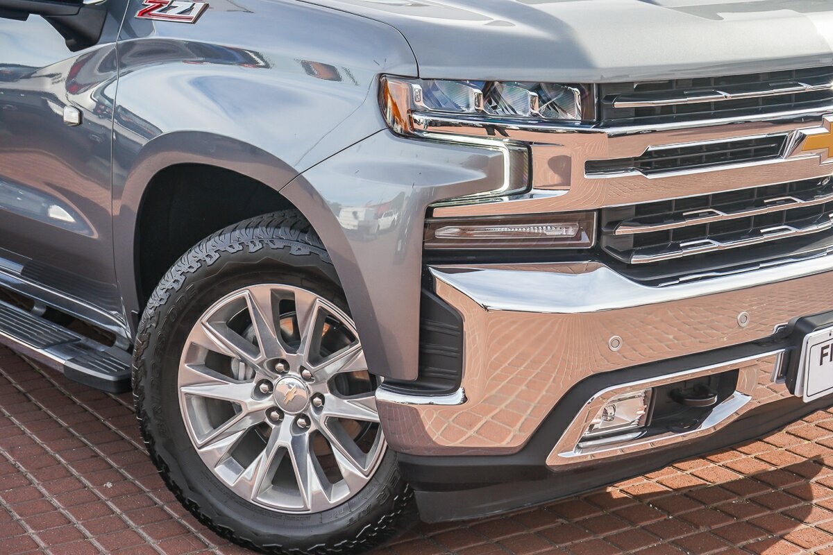 Chevrolet Silverado image 2