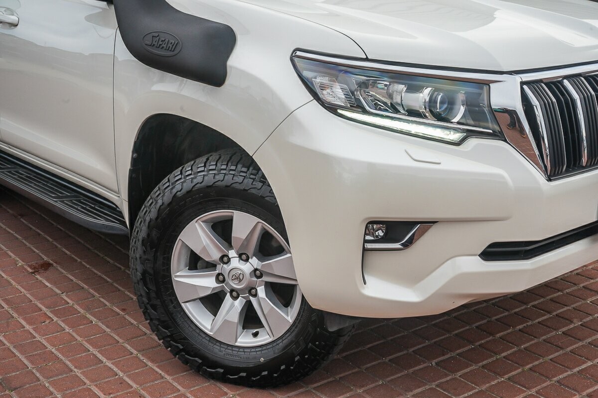 Toyota Landcruiser Prado image 2