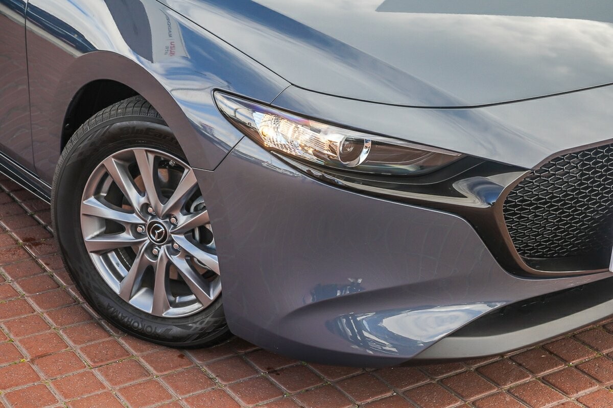 Mazda 3 image 2