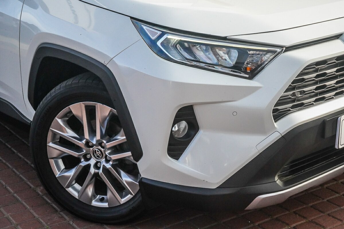 Toyota Rav4 image 2