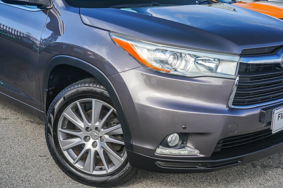 Toyota Kluger image 2