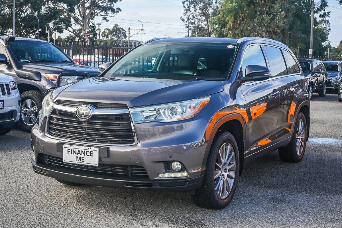 Toyota Kluger image 4