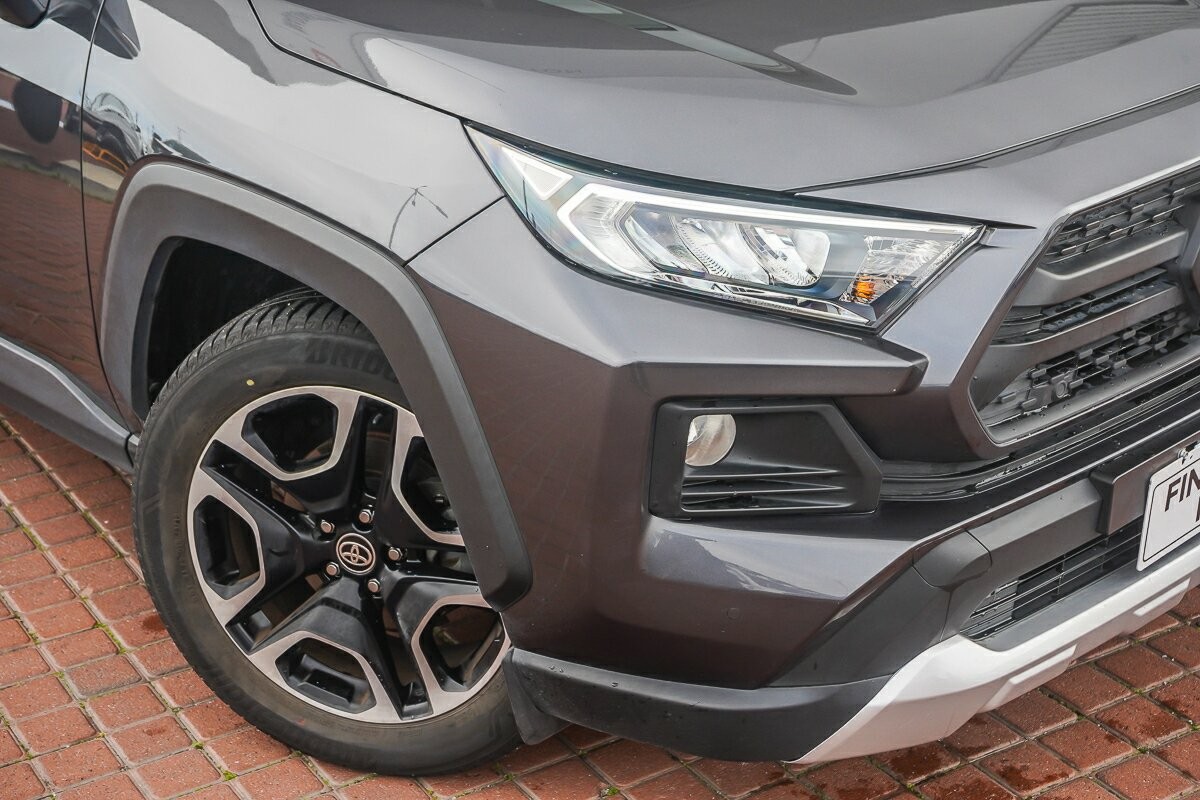 Toyota Rav4 image 2