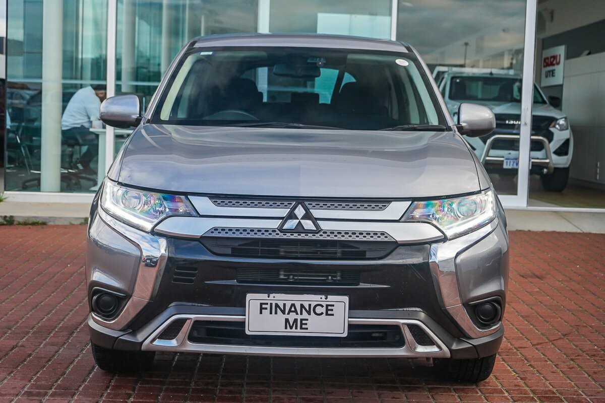 Mitsubishi Outlander image 3