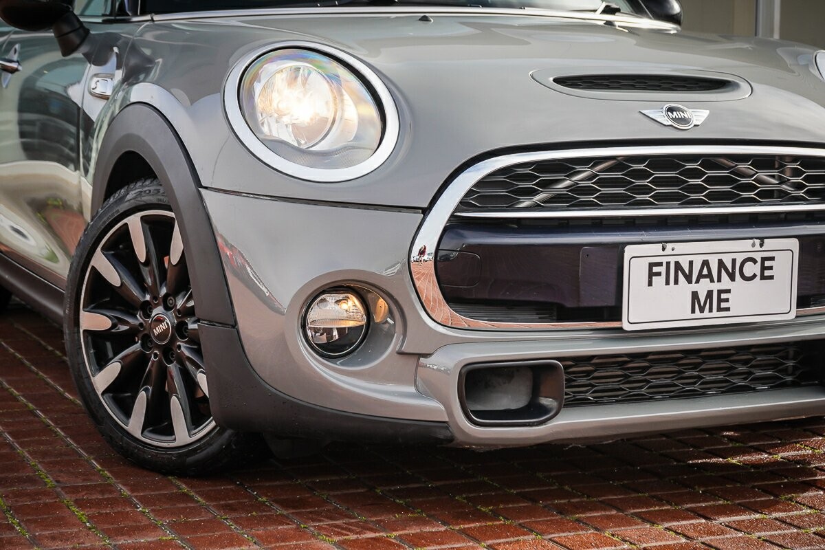 Mini Hatch image 2