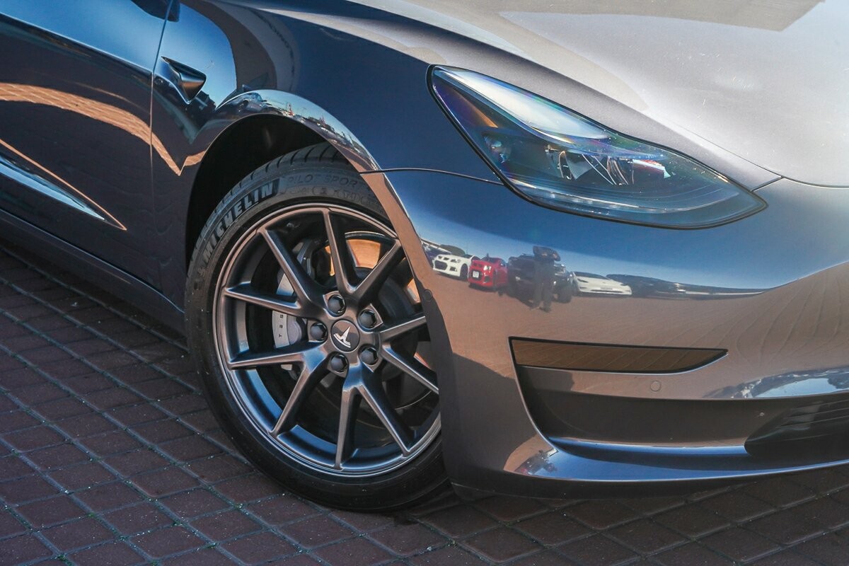 Tesla Model 3 image 2