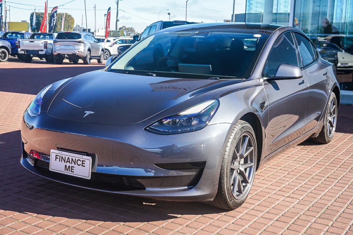 Tesla Model 3 image 4