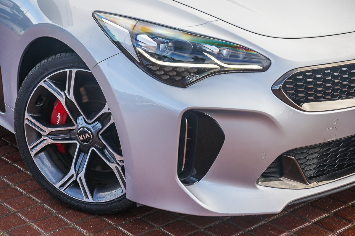 Kia Stinger image 2