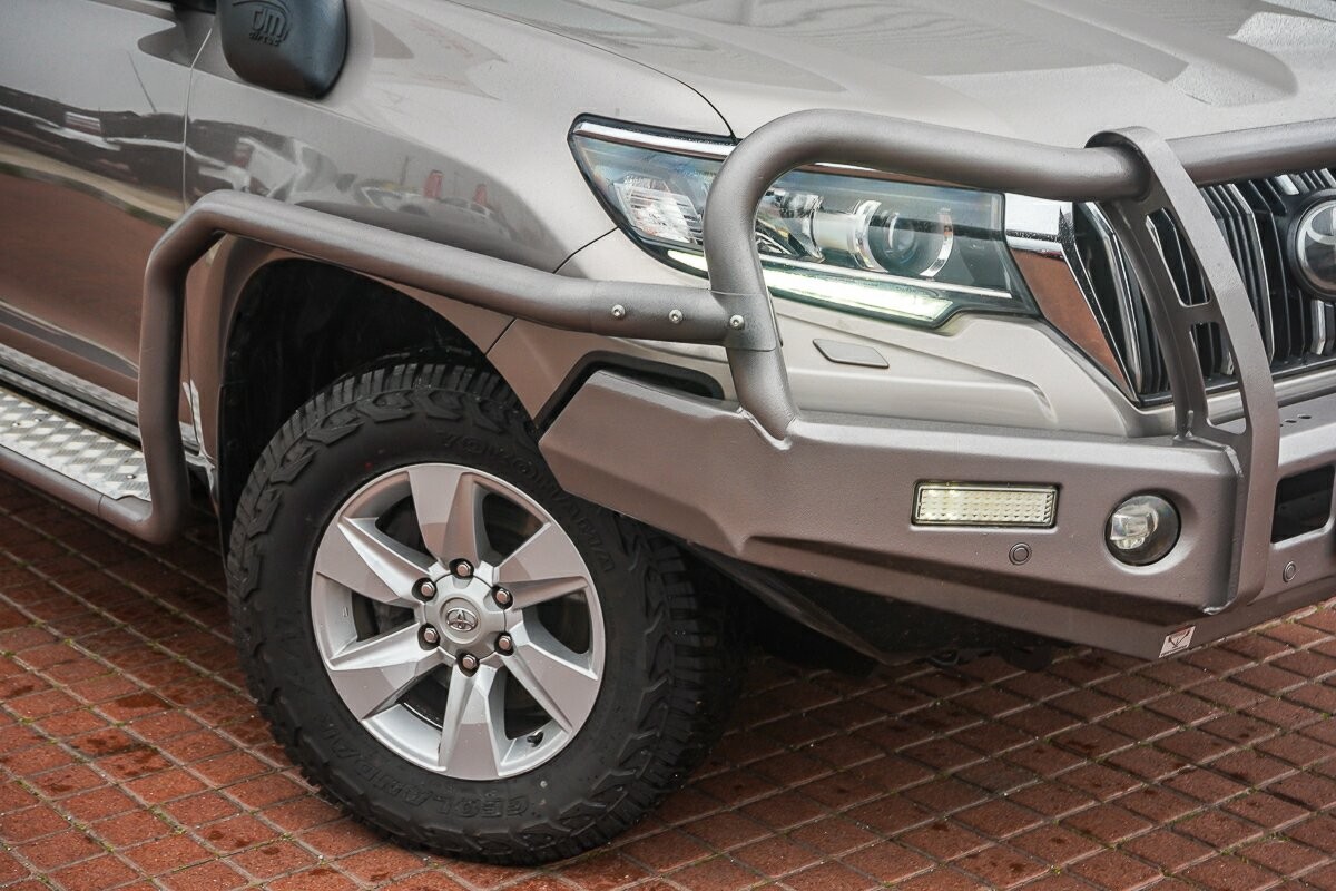 Toyota Landcruiser Prado image 2