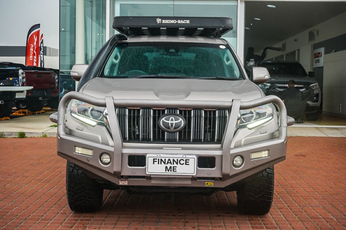 Toyota Landcruiser Prado image 3