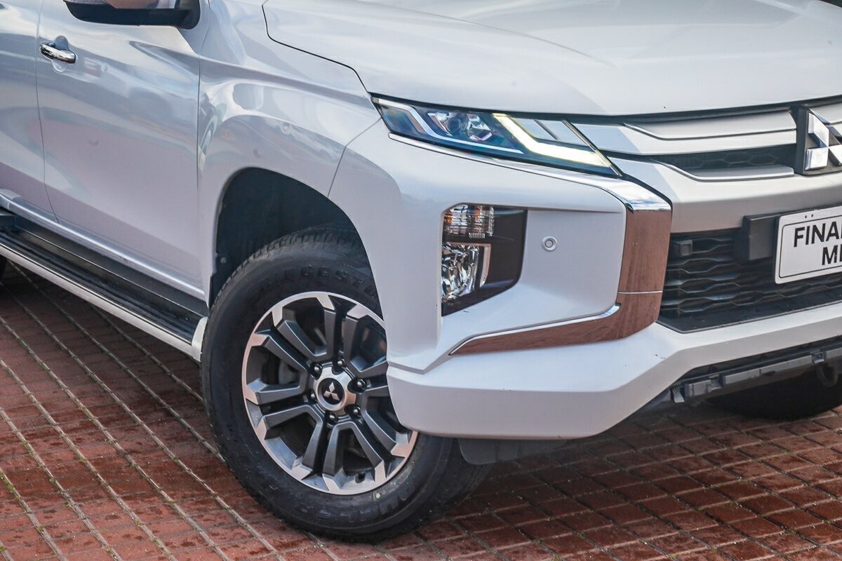 Mitsubishi Triton image 2