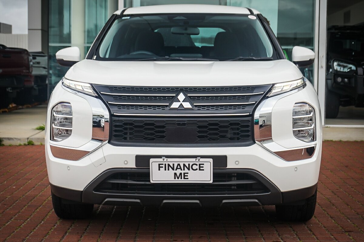 Mitsubishi Outlander image 3
