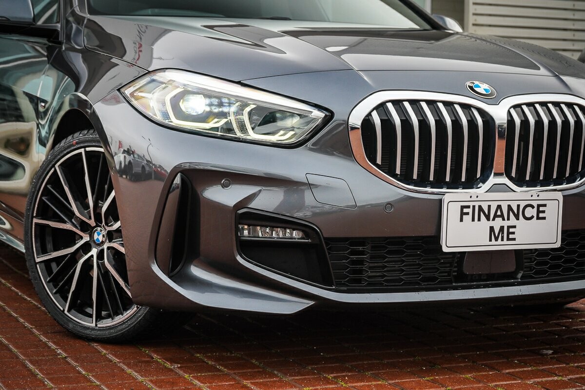 BMW 1 Series image 2