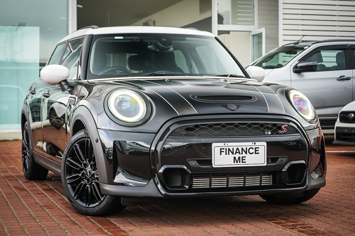 Mini Hatch image 1