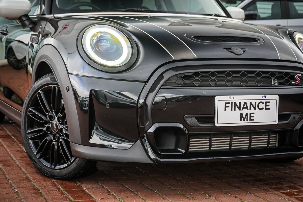 Mini Hatch image 2