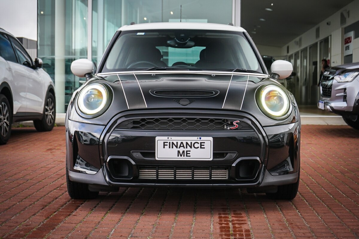 Mini Hatch image 3