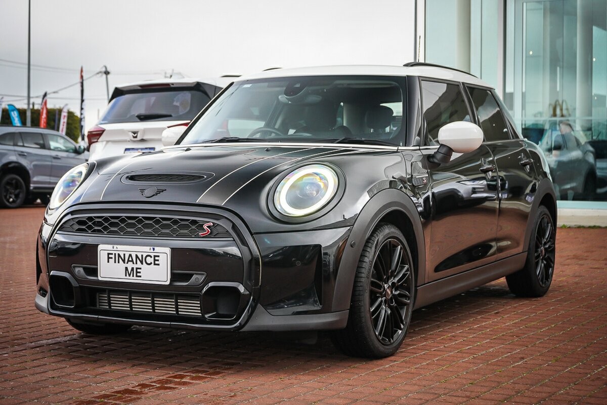 Mini Hatch image 4