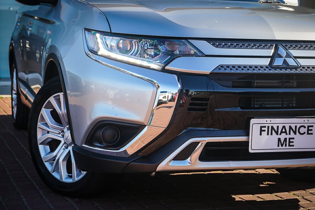 Mitsubishi Outlander image 2