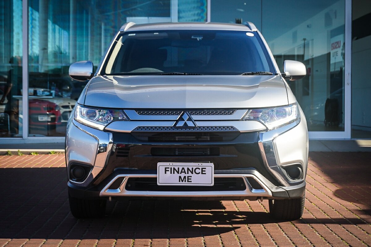 Mitsubishi Outlander image 3