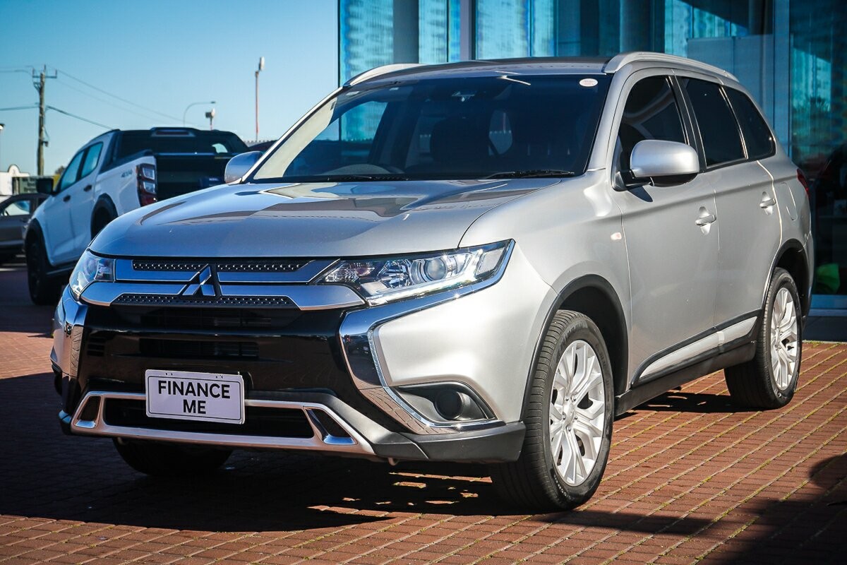 Mitsubishi Outlander image 4