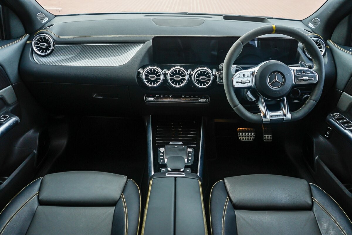 Mercedes Benz Gla-class image 2