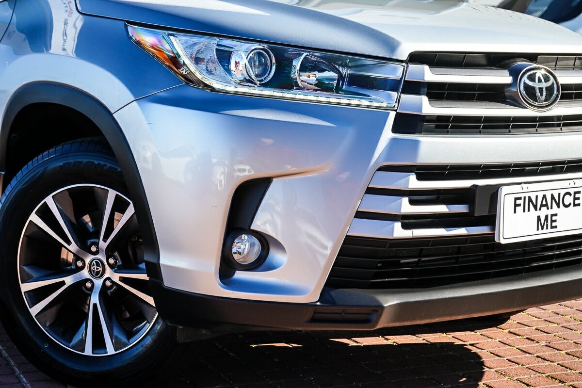 Toyota Kluger image 2