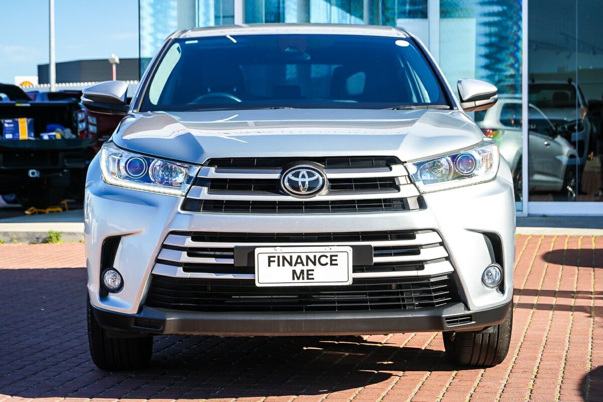 Toyota Kluger image 3