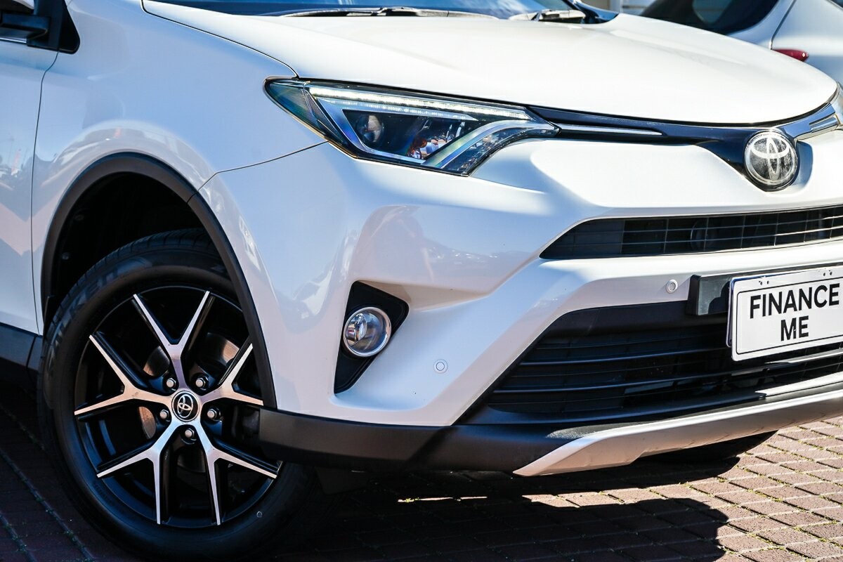 Toyota Rav4 image 2