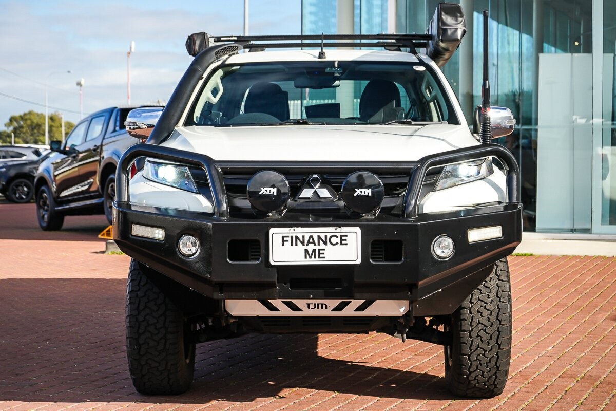 Mitsubishi Triton image 3