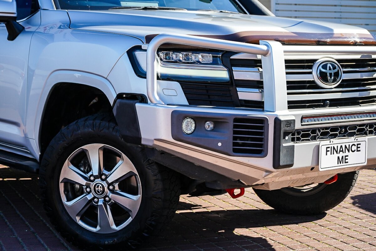 Toyota Landcruiser image 2