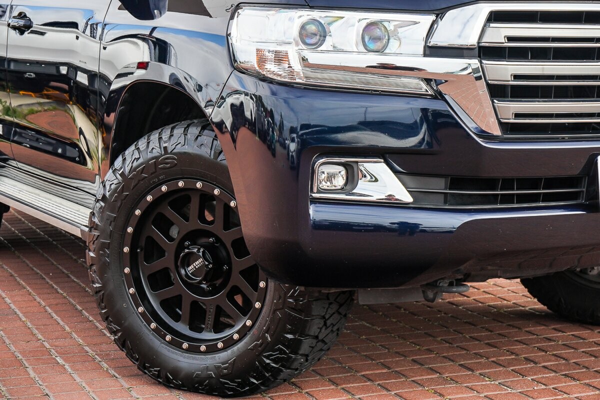 Toyota Landcruiser image 2