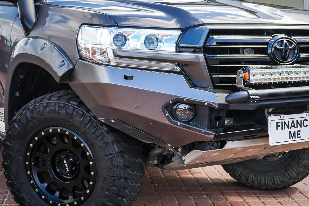 Toyota Landcruiser image 2