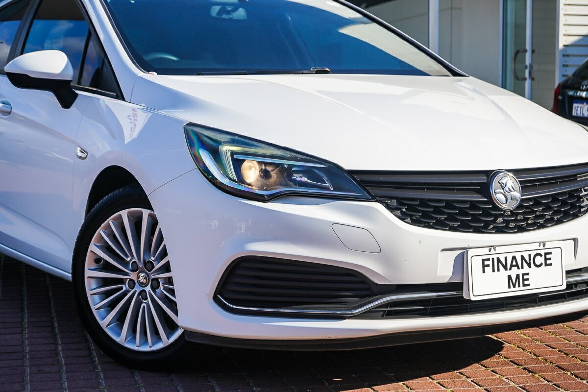 Holden Astra image 2
