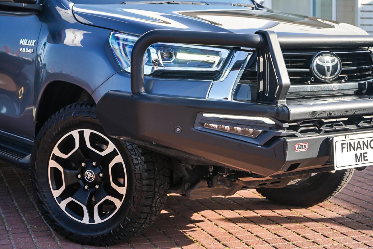 Toyota Hilux image 2