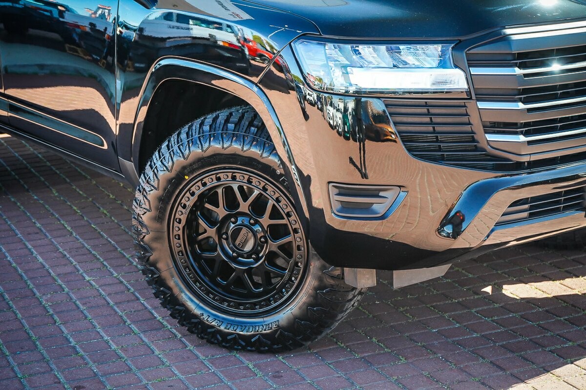 Toyota Landcruiser image 2