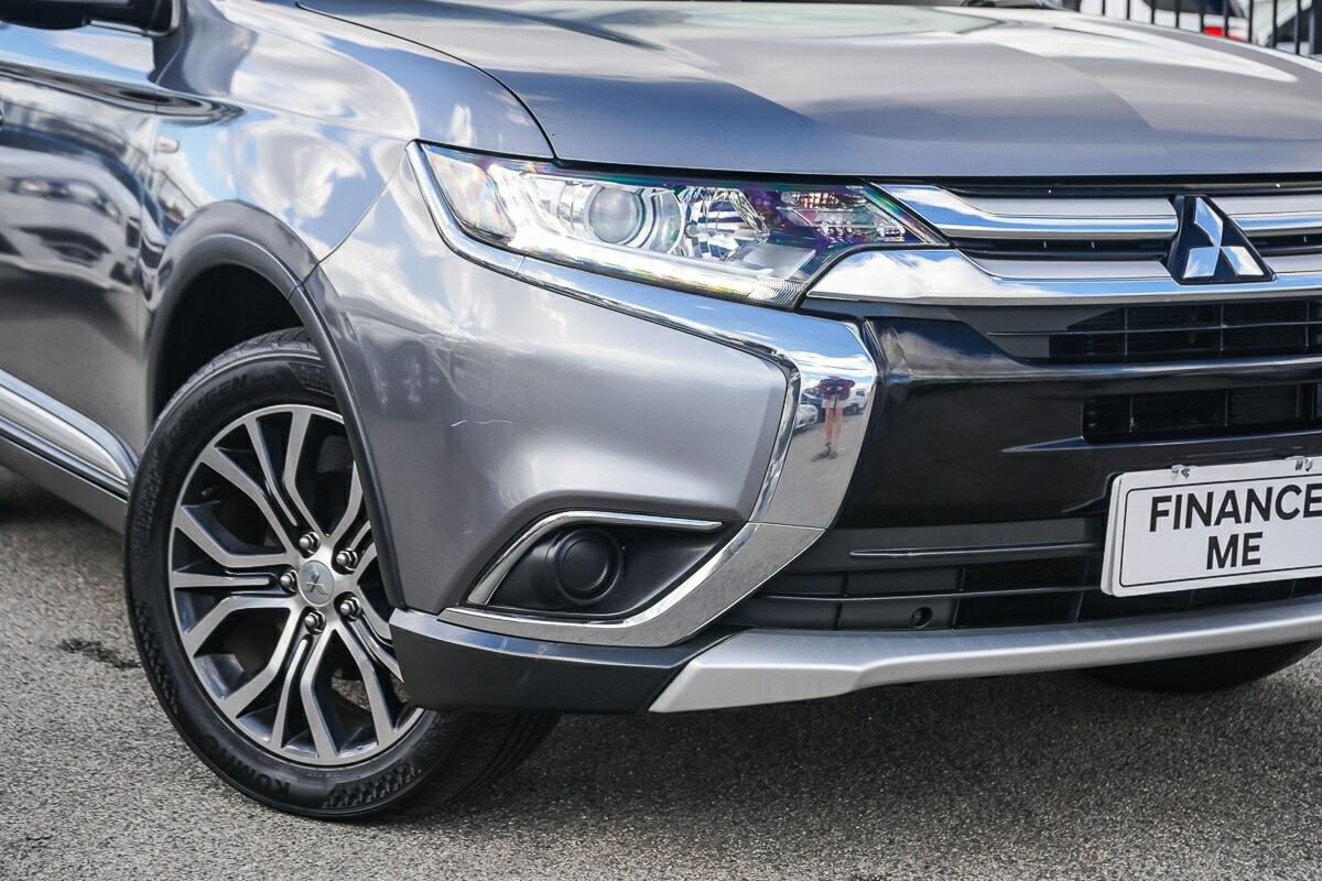 Mitsubishi Outlander image 2