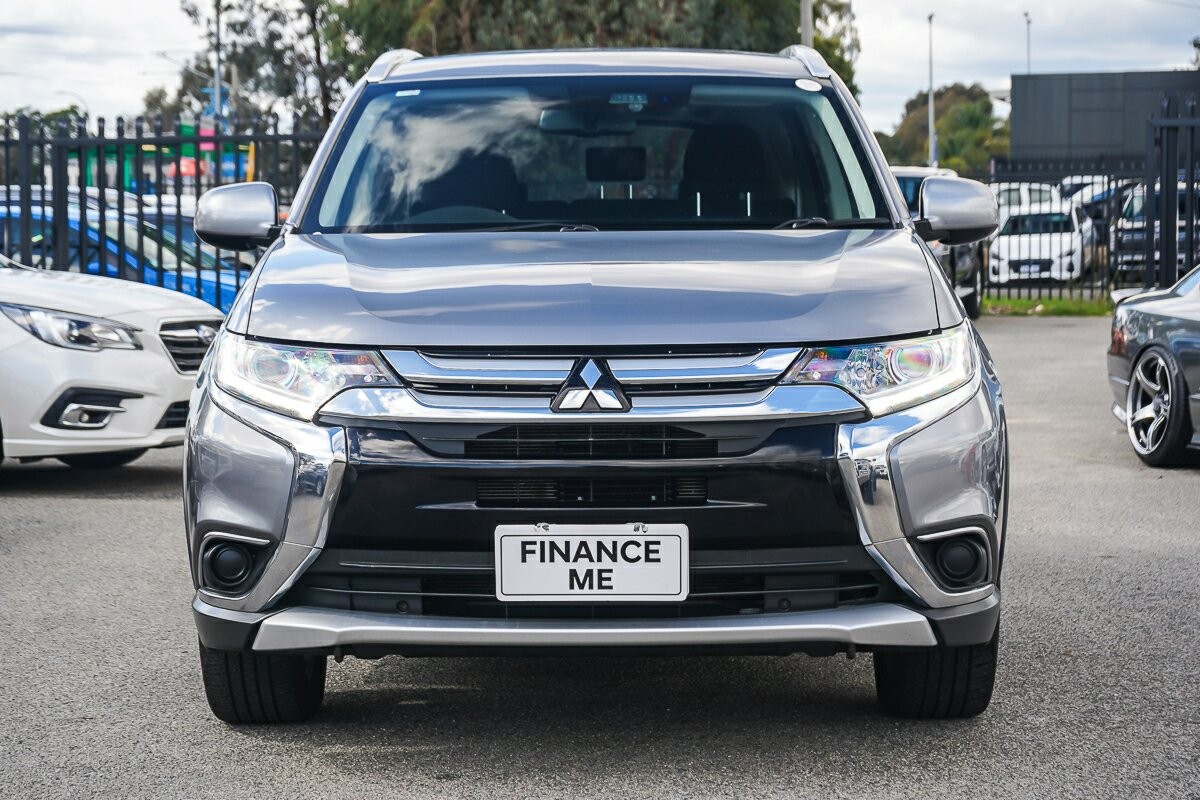 Mitsubishi Outlander image 3