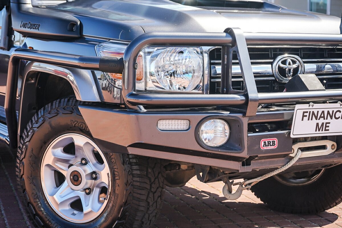 Toyota Landcruiser image 2