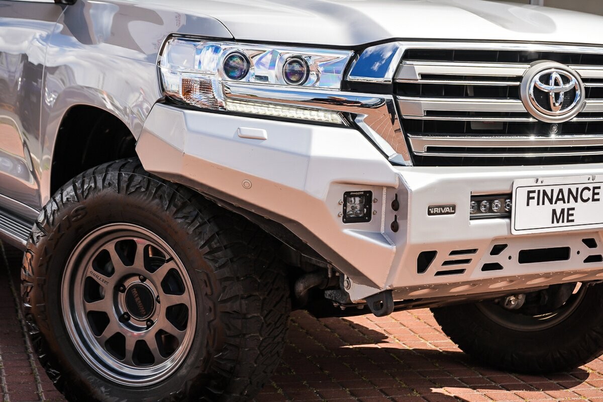 Toyota Landcruiser image 2