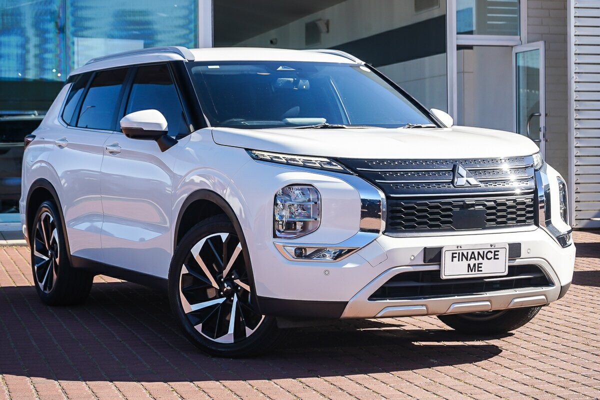 Mitsubishi Outlander image 1