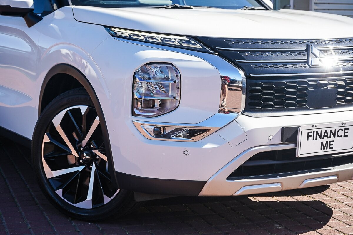 Mitsubishi Outlander image 2