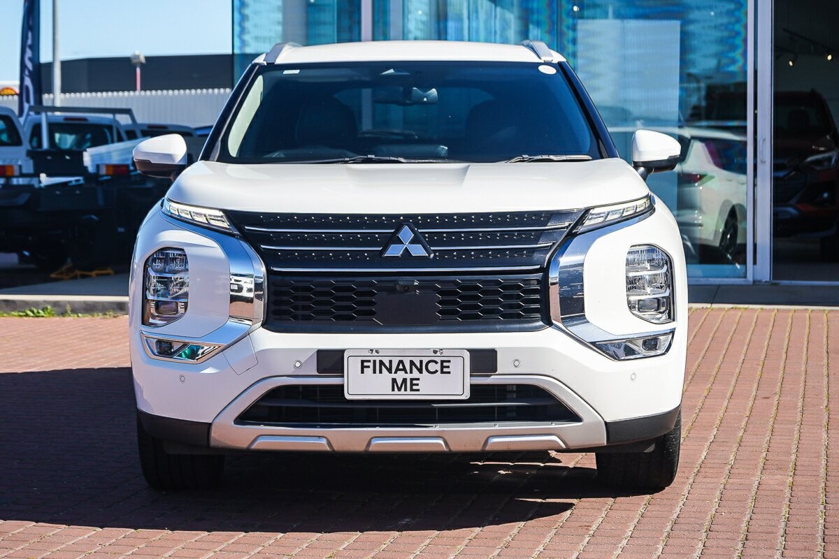 Mitsubishi Outlander image 3