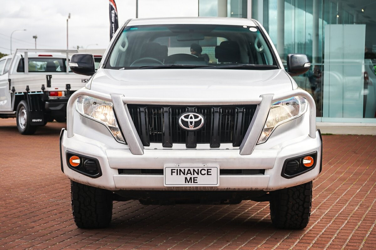 Toyota Landcruiser Prado image 3