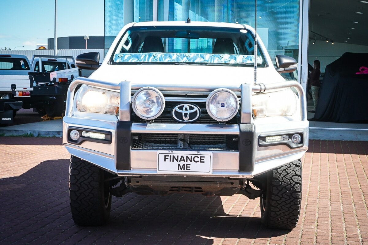 Toyota Hilux image 3