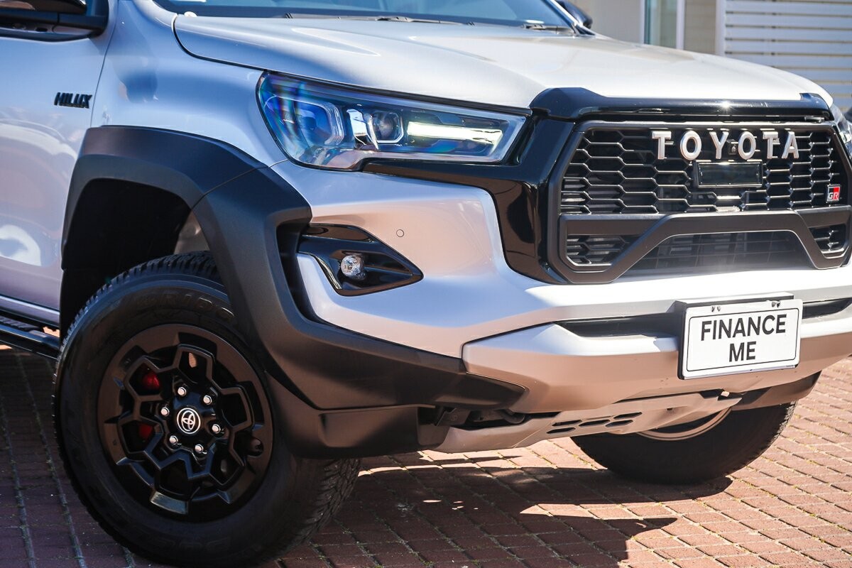 Toyota Hilux image 2