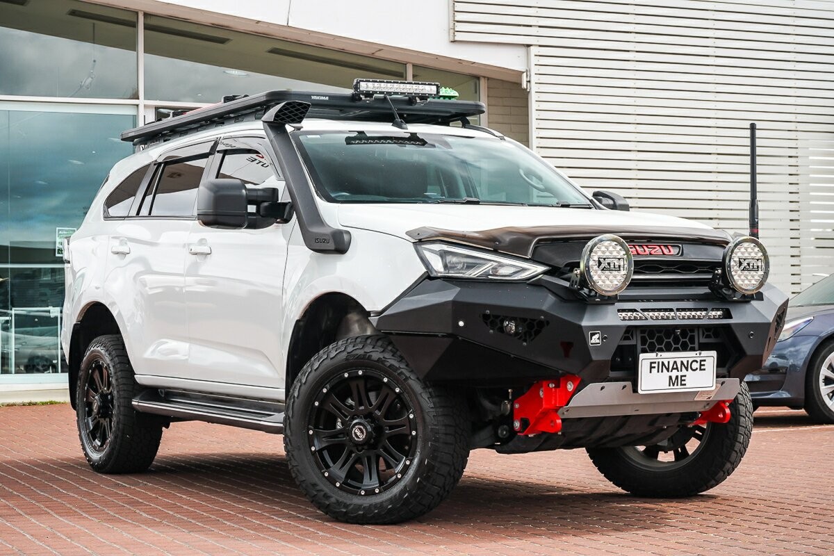 Isuzu Mu-x image 1
